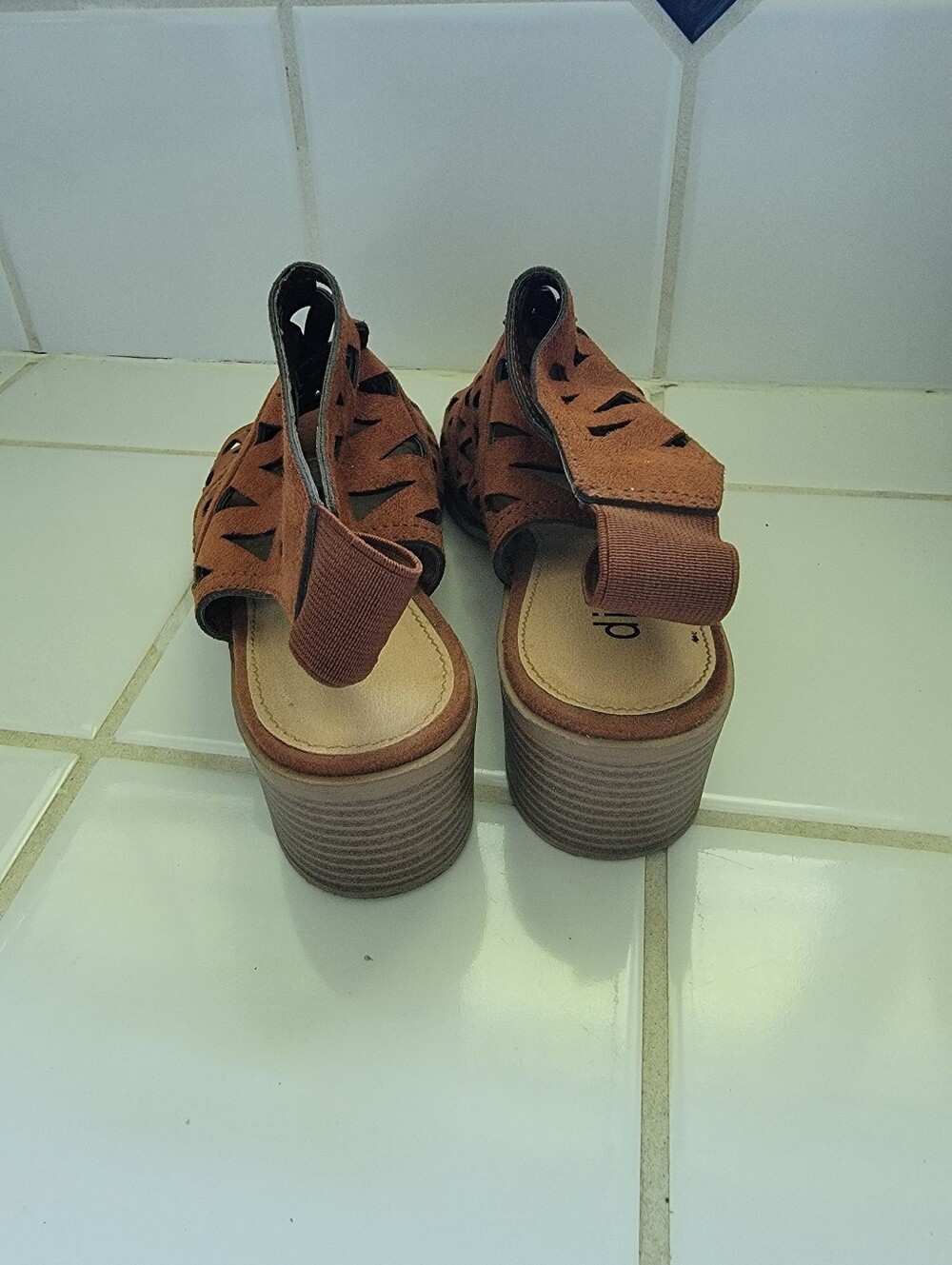 Diba Rust/Brown Cutout Sandals - Stylish Open-Toe Comfort - Picture 4 of 7